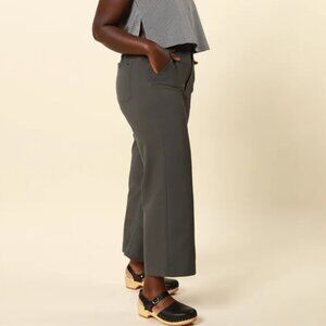 Wayre Jetsetter Stretch Trouser in Charcoal